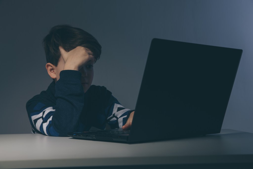 Psychologists warn mothers and fathers do not have to ignore these "red flag" behaviors.